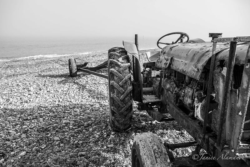 L197813bw Tractor on the Beach
