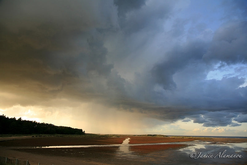 L8663 Storm Clouds over Cross of the Bay. Holkham
