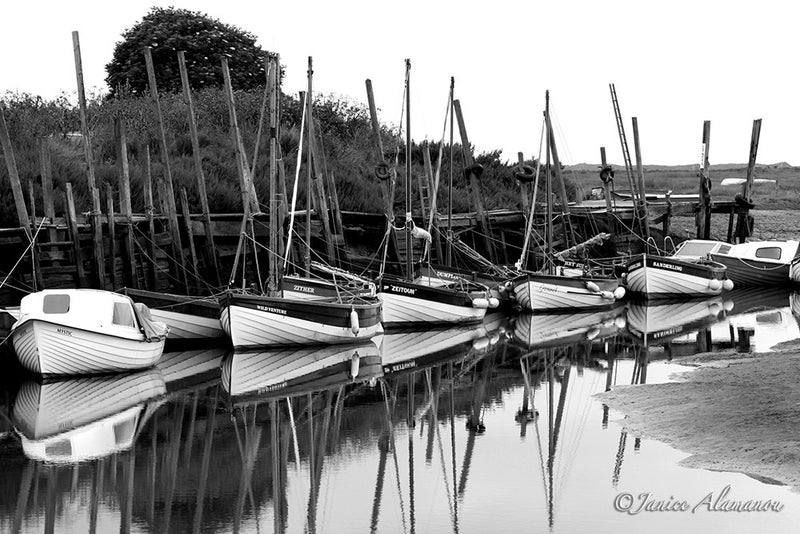 LB17bw Blakeney Crab Boats