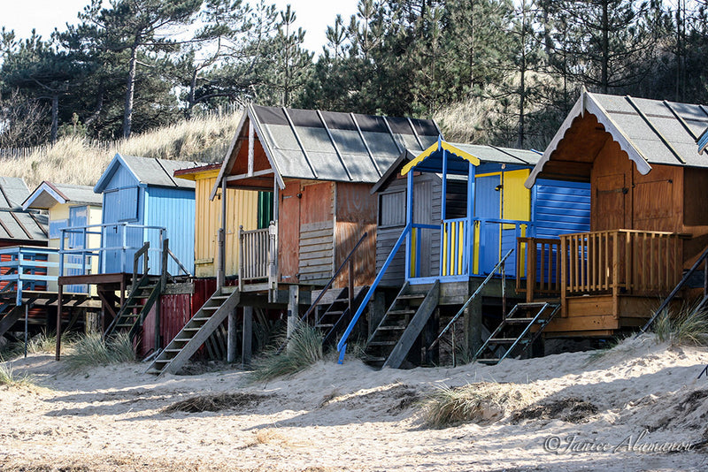 LBc264 - Colourful Beach Huts. Wells, Norfolk