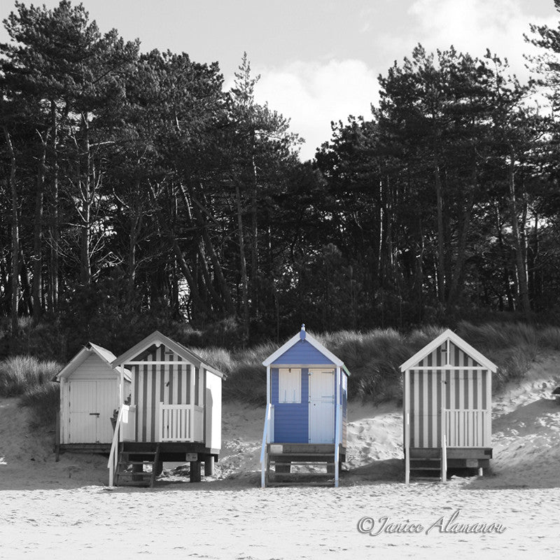 LBc328sqbwc Pale Blue beach Hut